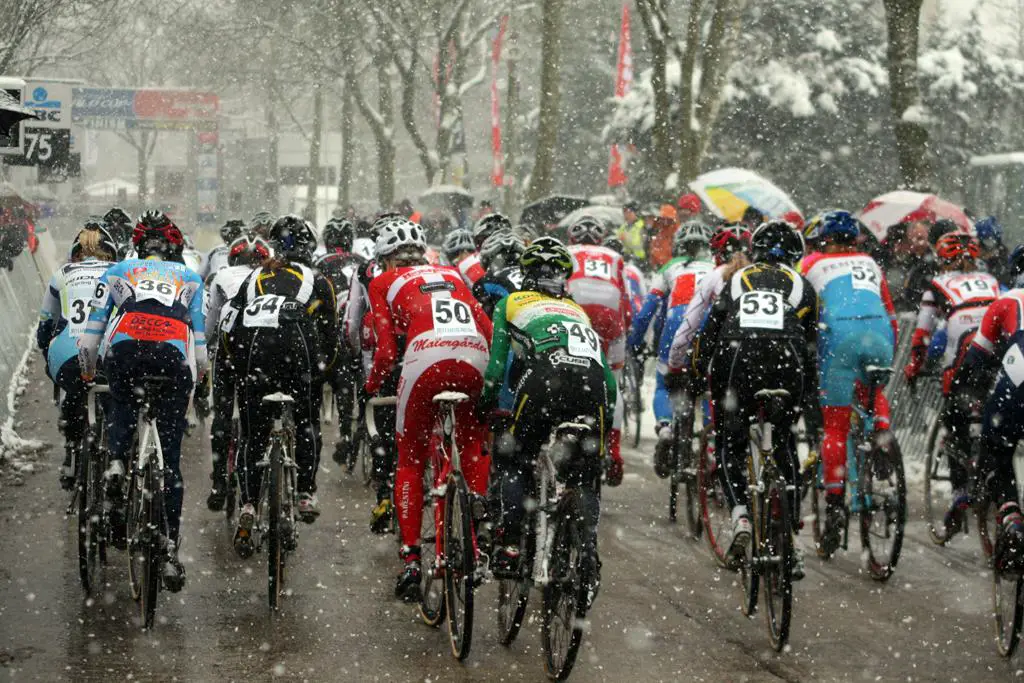 The snowy start of the 2009 Women\'s Cyclocross World Cup.. ? Bart Hazen