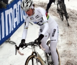 Who says the step-through is dead? World champ Vos gets ready to dismount. ? Bart Hazen