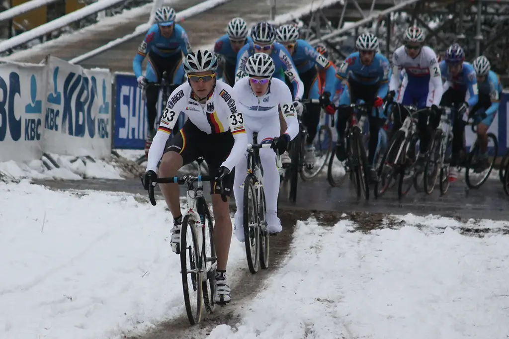 Yannick Eckmann leads the bunch © Bart Hazen