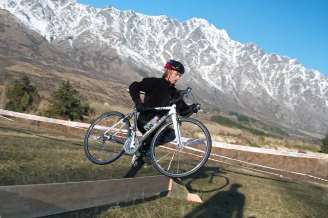 Compton showed new and old riders the cyclocross ropes. © Mark Legg-Compton