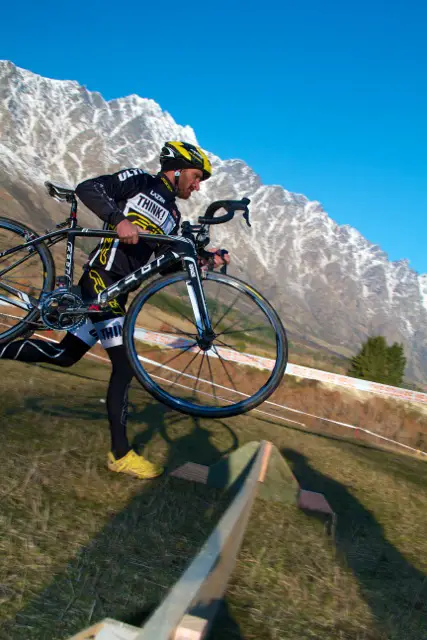 Compton showed new and old riders the cyclocross ropes. © Mark Legg-Compton