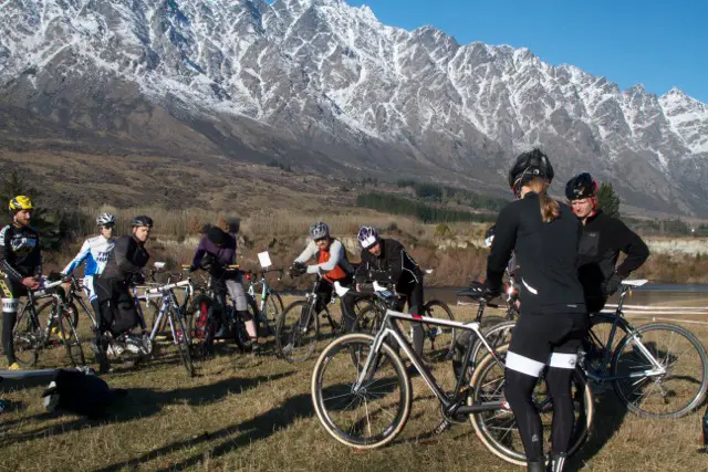 Compton showed new and old riders the cyclocross ropes. © Mark Legg-Compton