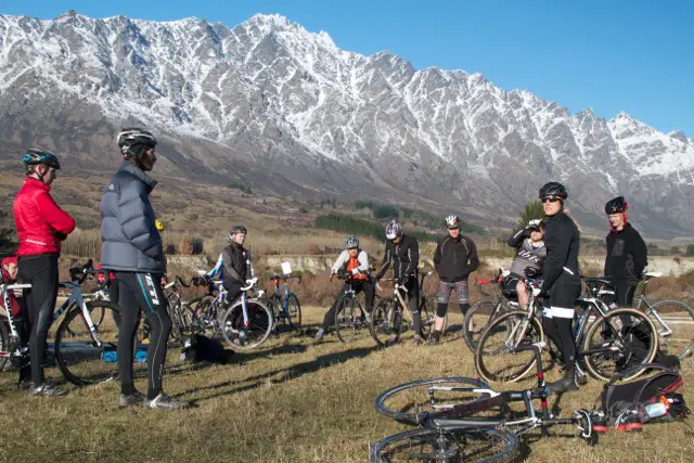 Compton showed new and old riders the cyclocross ropes. © Mark Legg-Compton