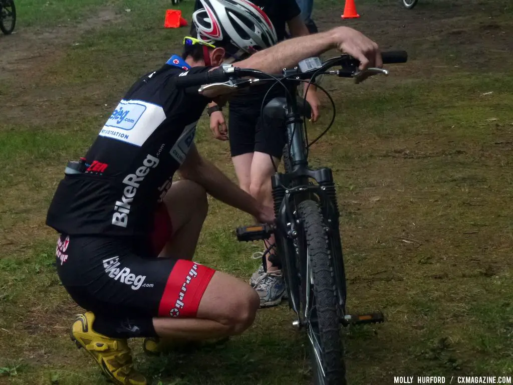 Lindine shows off his mechanic skills © Cyclocross Magazine