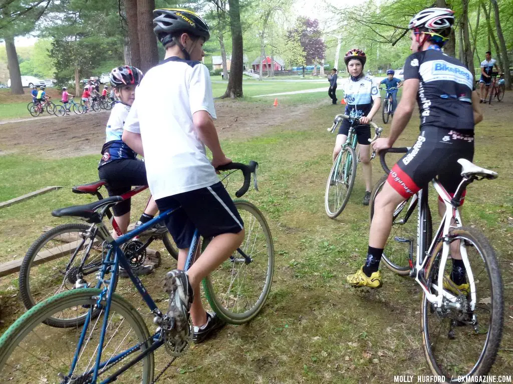 The kids challenge Lindine to a race © Cyclocross Magazine