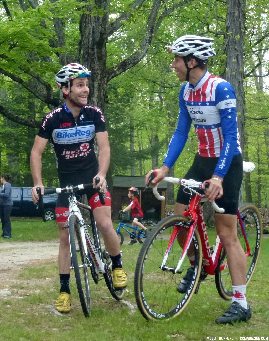 Justin and Jeremy chat at the start © Cyclocross Magazine