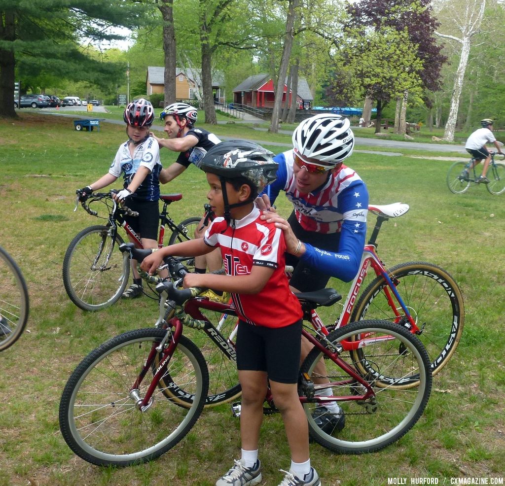 Jeremy Powers and Justin Lindine sign a few autographs after practice. © Cyclocross Magazine