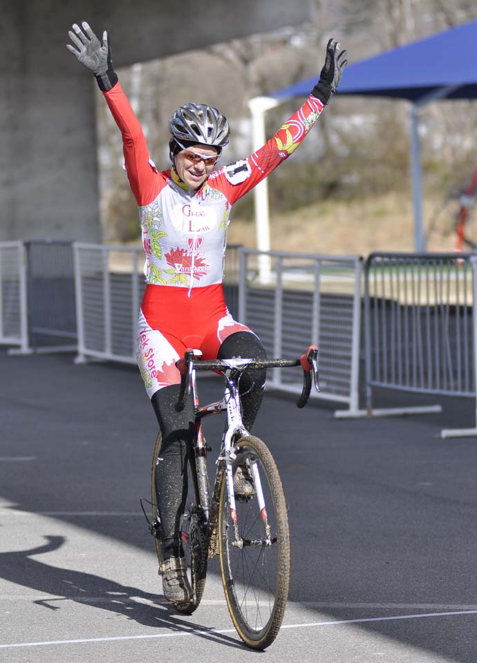 Kimberly Flynn takes the win © Bart Nave