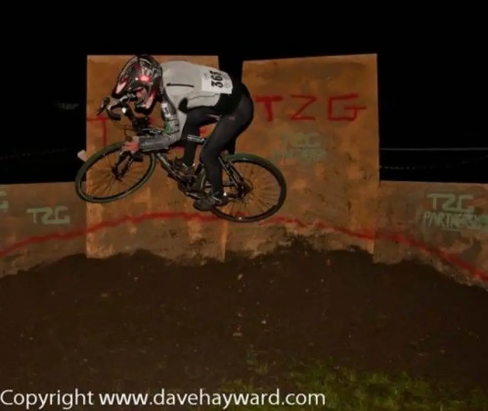 Deke Strentz on a clean wall ride © Dave Hayward