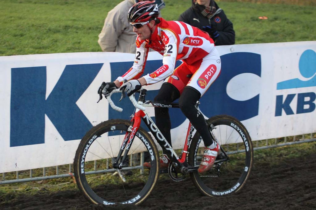 Riders had a rough time in the sloppy conditions at Koksijde. © Bart Hazen