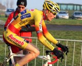 Klaas Vantornout races through the mud in Koksijde. © Bart Hazen 