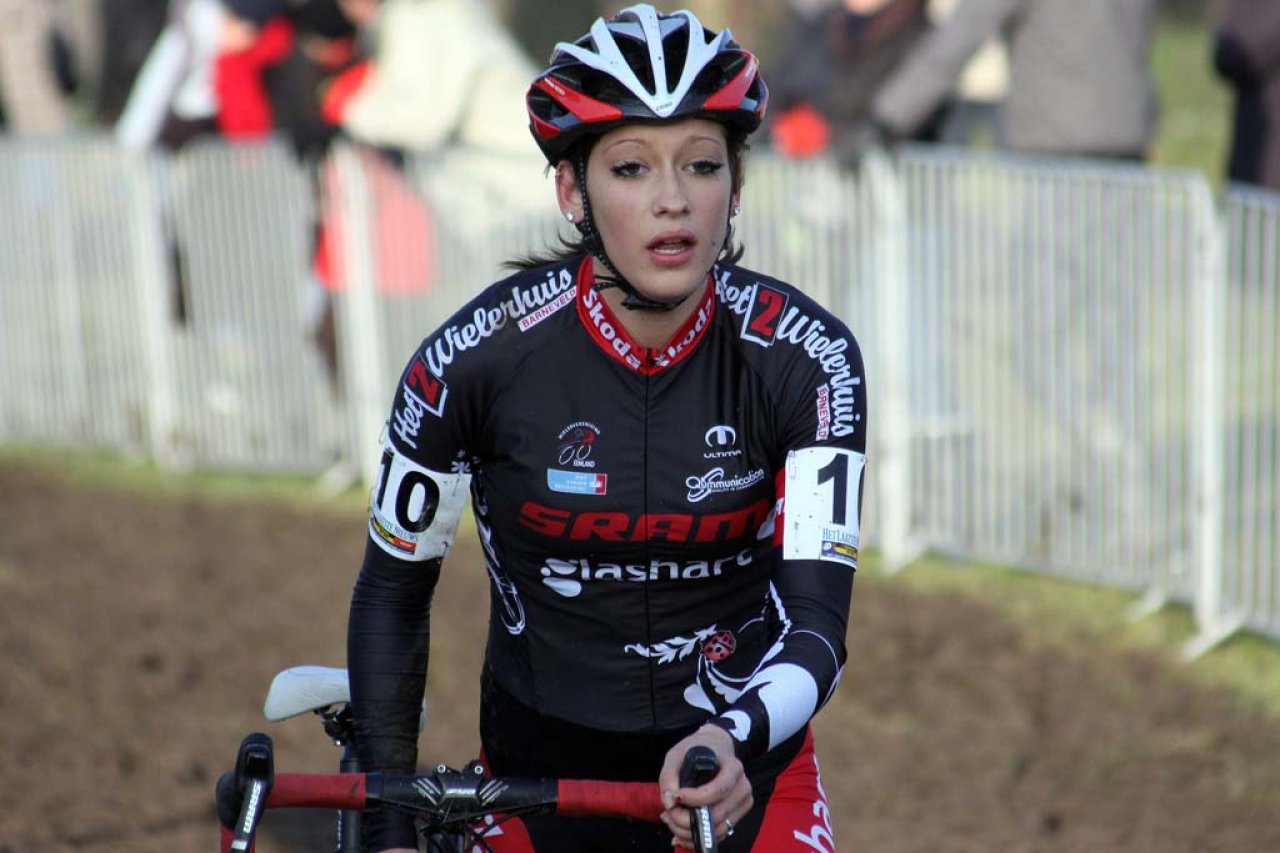 Helen van Leijen treks through the course in Koksijde. © Bart Hazen 