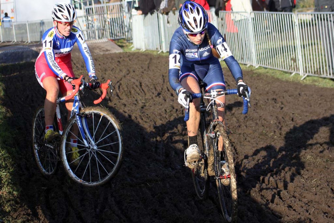 Ferrand prevot (r) and Mani search for traction. © Bart Hazen 