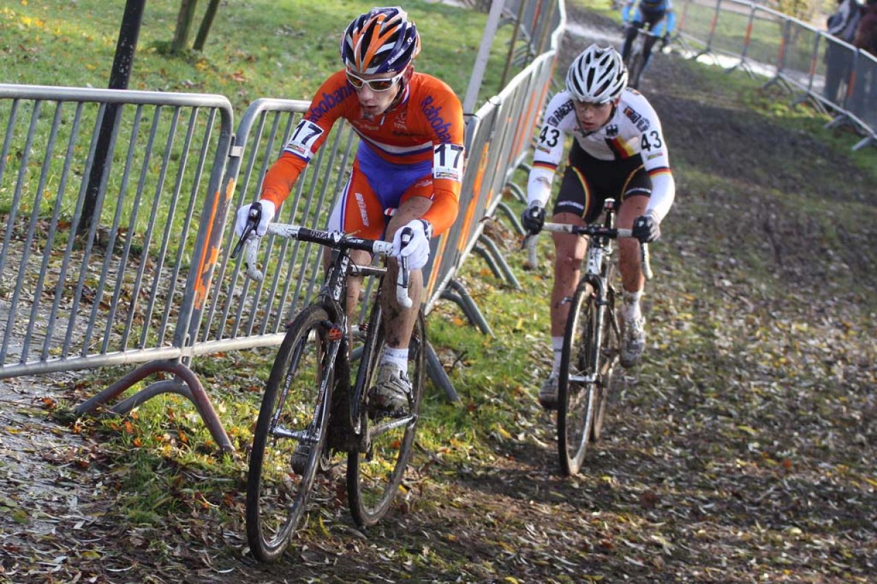 U23 riders attacked the course in Koksijde. © Bart Hazen