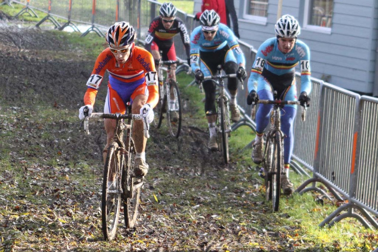 van der Haar at the front of the group. © Bart Hazen