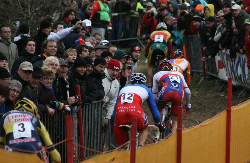 The leaders and fans. Koksijde Elite Men World Cup 11/28/2009 ?Bart Hazen