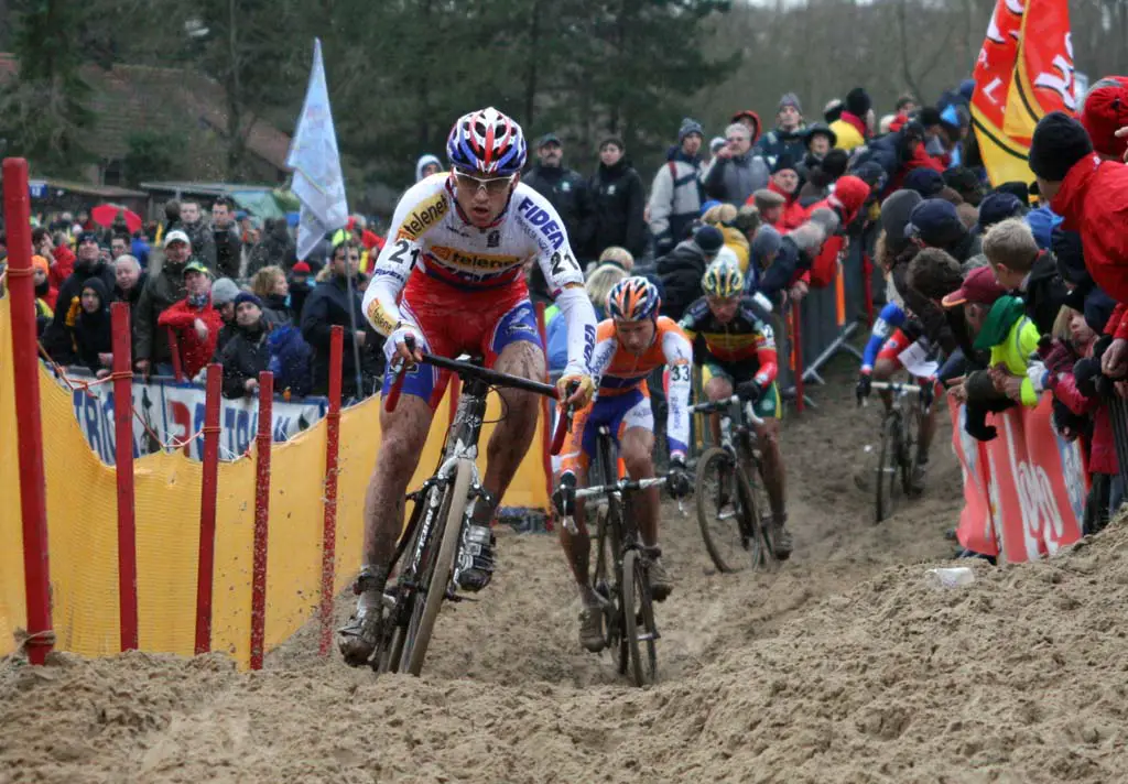 Stybar leads a group through the sand.  ? Bart Hazen