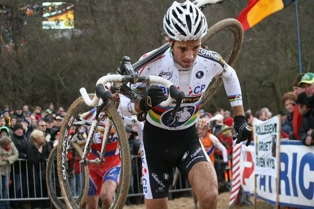 Albert in the lead. Koksijde Elite Men World Cup 11/28/2009 ?Bart Hazen