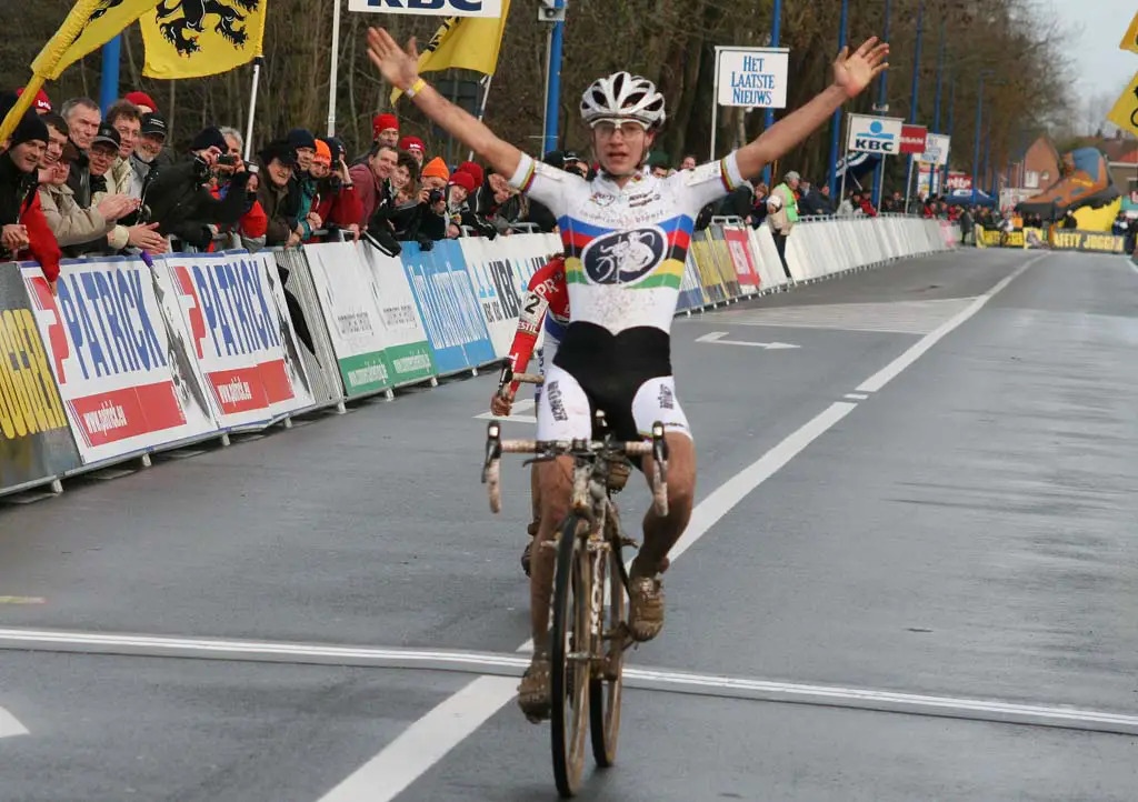 Vos takes another sprint victory. Koksijde Elite Women World Cup 11/28/2009 ?Bart Hazen