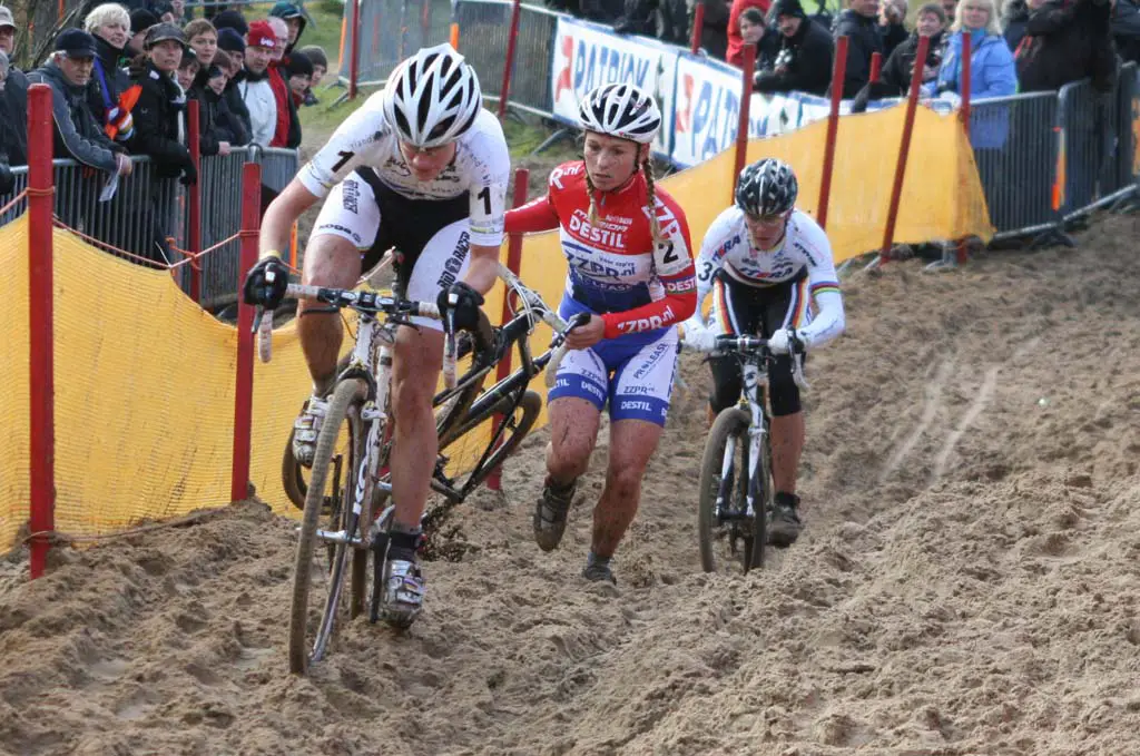 Vos leading Van Den Brand and Kupfernagel. ?Bart Hazen