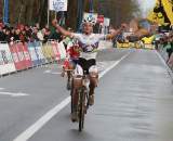 Vos takes another sprint victory. Koksijde Elite Women World Cup 11/28/2009 ?Bart Hazen