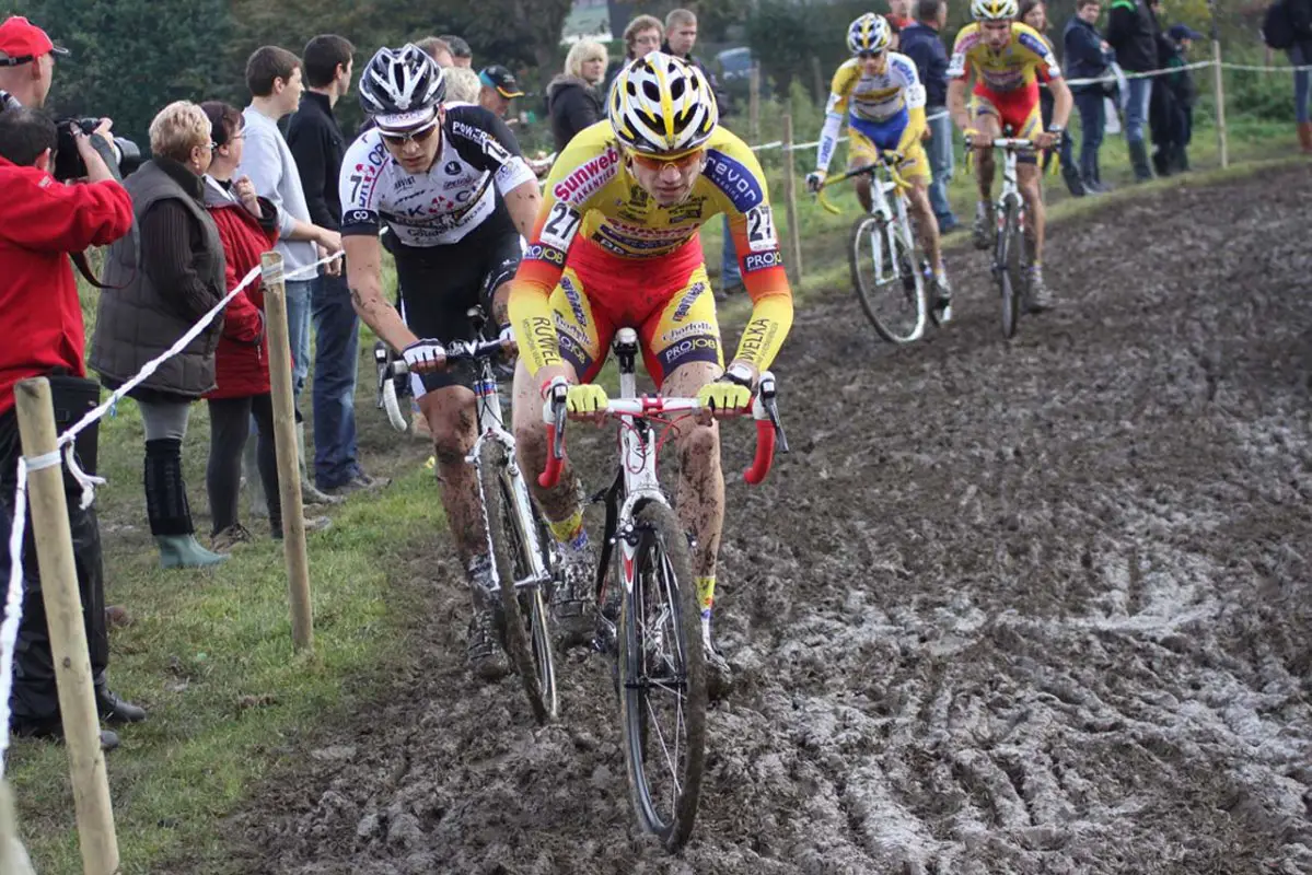 Sven Beelen leads the group © Bart Hazen