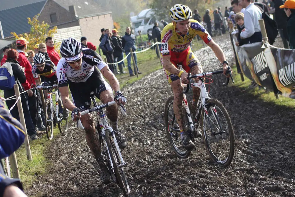 Wietse Bosmans and Vinnie Braet slip along in the mud © Bart Hazen