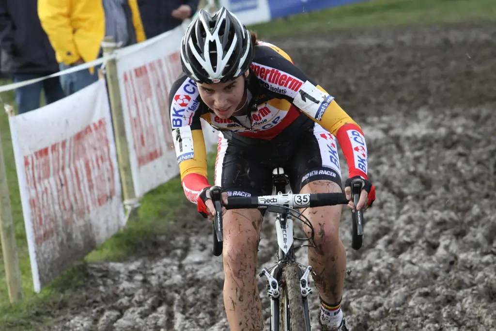 Sanne Cant on her way to take second in the Elite Women\'s race. © Bart Hazen