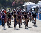 The women&#039;s field charges off the line © Mark Colton