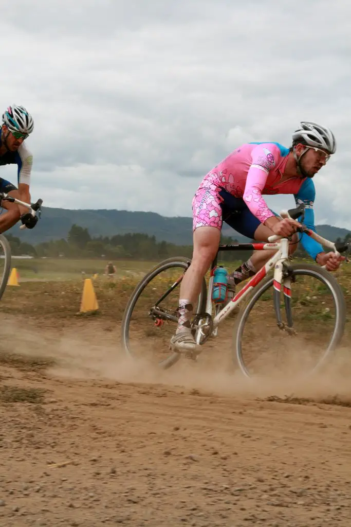 Pete Groblewski and Ryan Weaver sliding around © Dave Roth