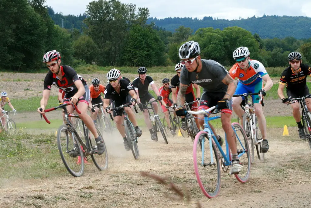 The singlespeeders are off and running, led by Corsa Concept\'s Brian Gerow and Bryan Voytilla © Dave Roth