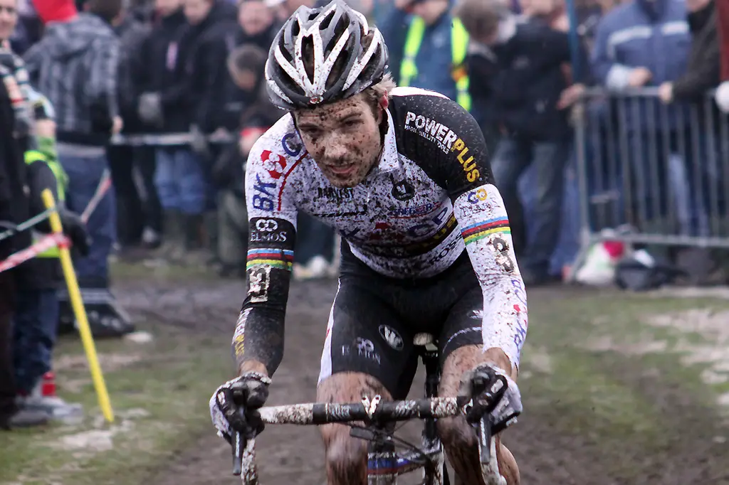 Niels Albert got his gap due to another Nys mechanical © Bart Hazen 