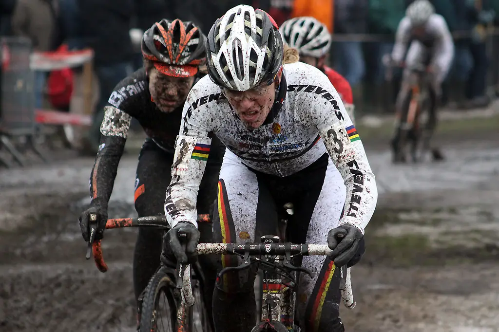 Hanka Kupfernagel sets the pace followed by van Paassen and van den Brand. World Champion Marianne Vos is trying to bridge up © Bart Hazen