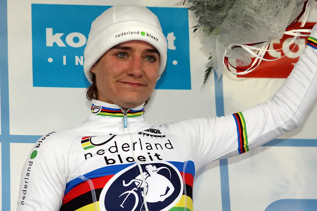 Marianne Vos on the podium © Bart Hazen 