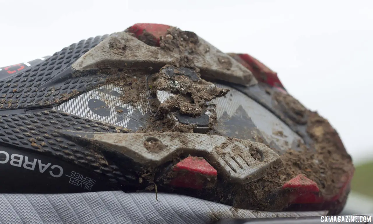 The cleat does collect mud but didn\'t prevent clip-ins. Look S-Trck mtb / cyclocross pedal reviewed. © Cyclocross Magazine
