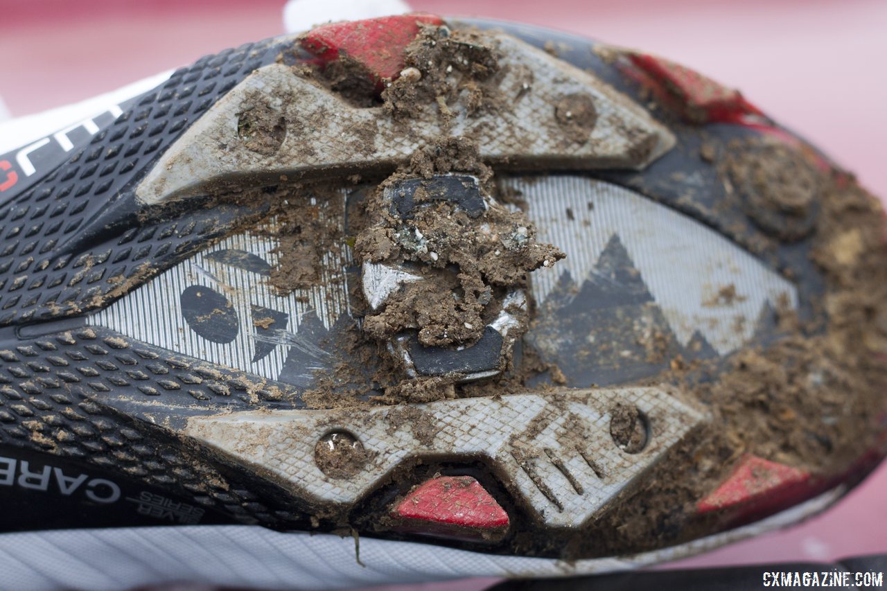 The cleat does collect mud but didn\'t prevent clip-ins. Look S-Trck mtb / cyclocross pedal reviewed. © Cyclocross Magazine