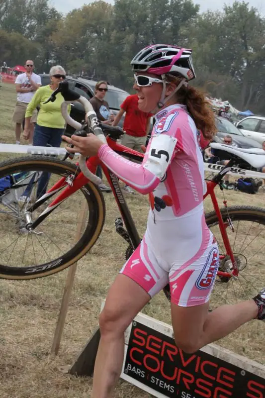 Teal Stetson-Lee of Cal Giant Berries through the barriers © Amy Dykema