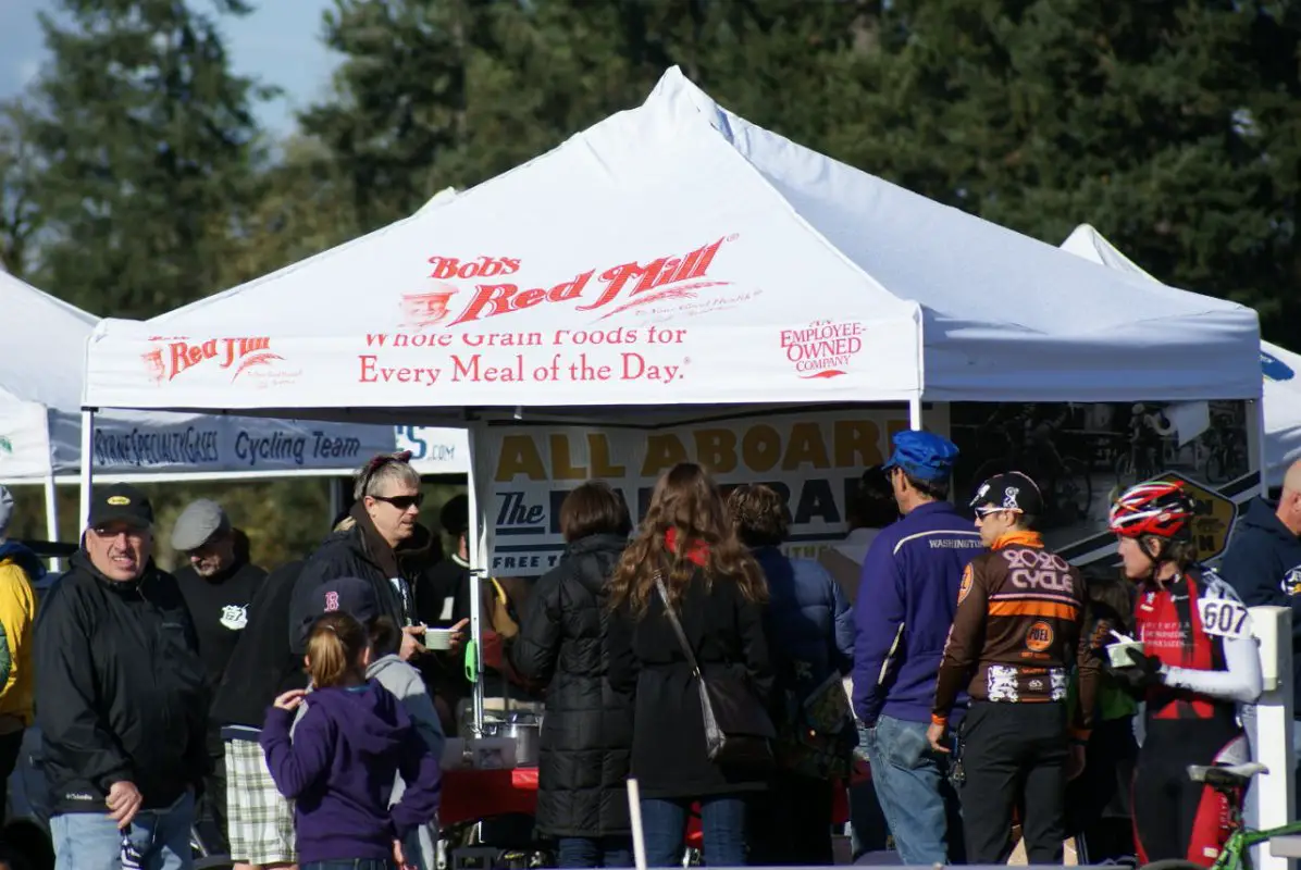 Bob's Red Mill was serving up the goods and handing out the "train with grain" packages © Kenton Berg