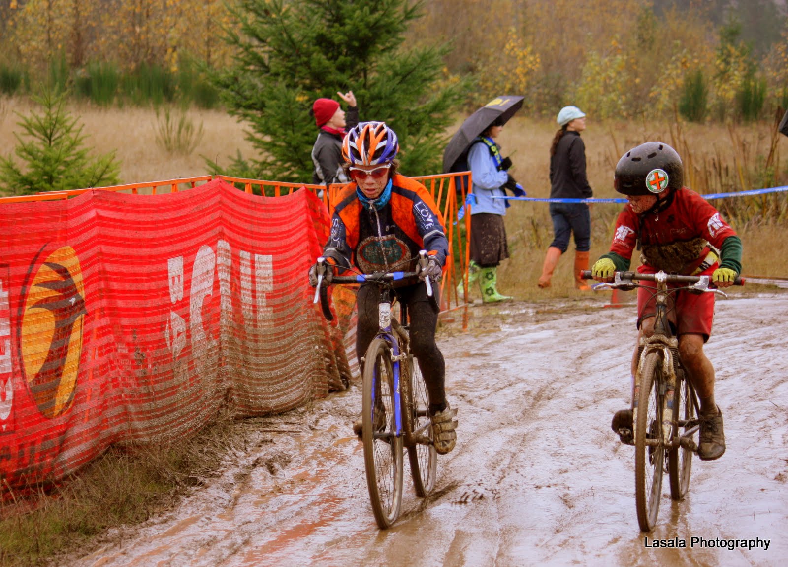 Alex zips ahead in the Barton Cross Crusade ©Matt Lasala