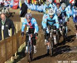 Zdenek Stybar leads the big leading group in the opening lap. Jonthan Page was within contact.