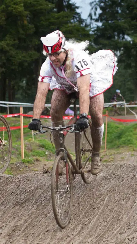 An increasingly-muddy nurse flies over the whoops. © Karen Johanson