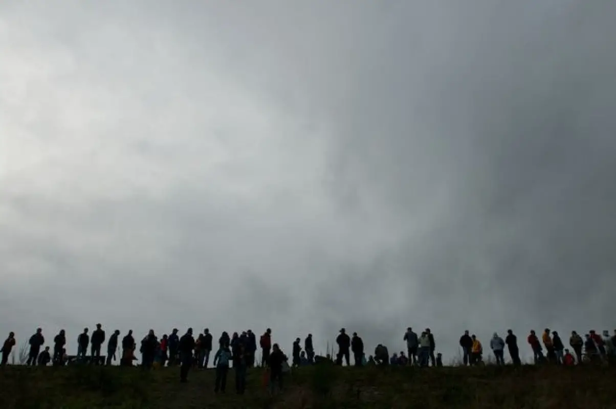 Even the rain couldn\'t keep the spectators away © Matthew J. Clark/www.strfilms.com 