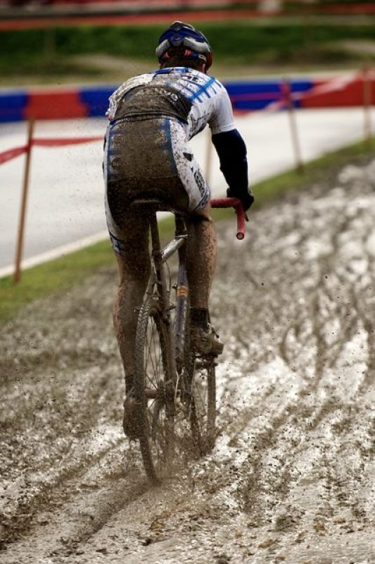 Tackling the thick mud © Matthew J. Clark/www.strfilms.com