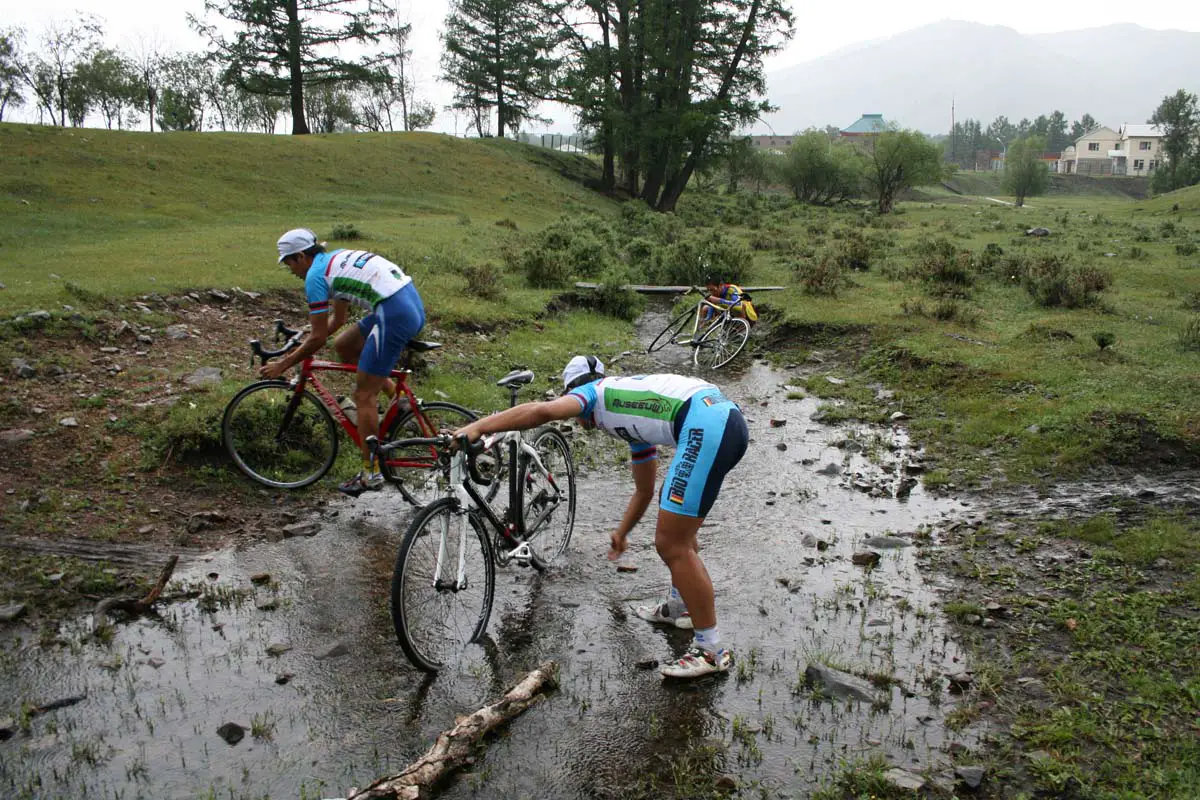 The same technique was used at the 2008 USGP Mercer Cup when they ran out of water. Photo: Courtesy Tom Lanhove