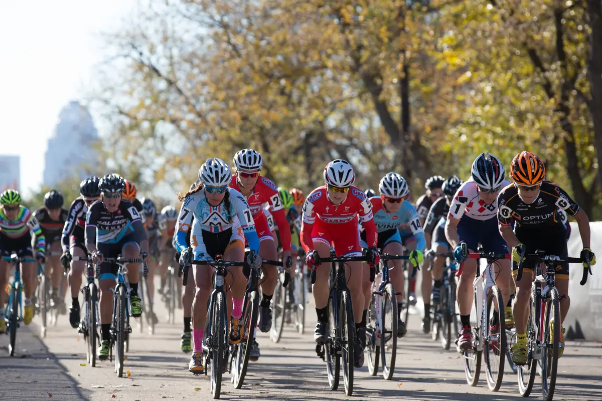Cyrstal Anthony leads the Elite Women off the start in Saturday\'s race. © Wil Matthews