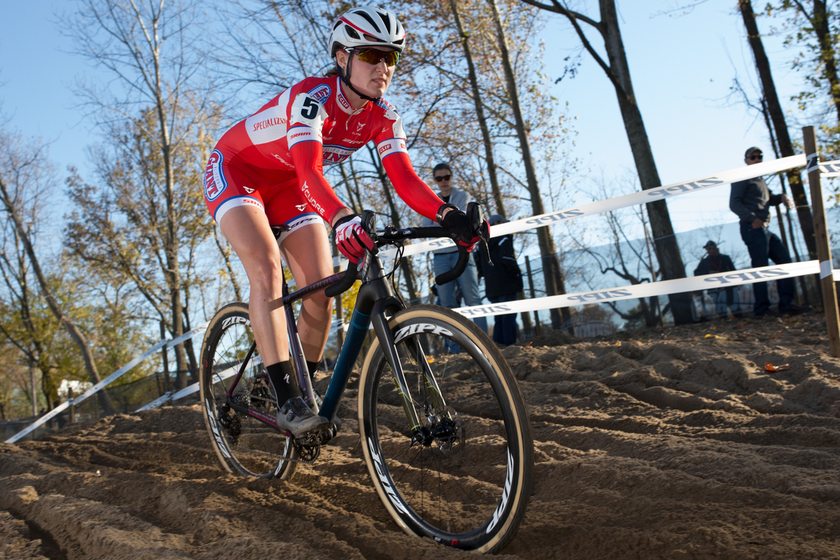 Elle Anderson missed the podium in Saturday\'s race, but still was a big factor in the pursuit of a blazing Katie Compton. © Wil Matthews
