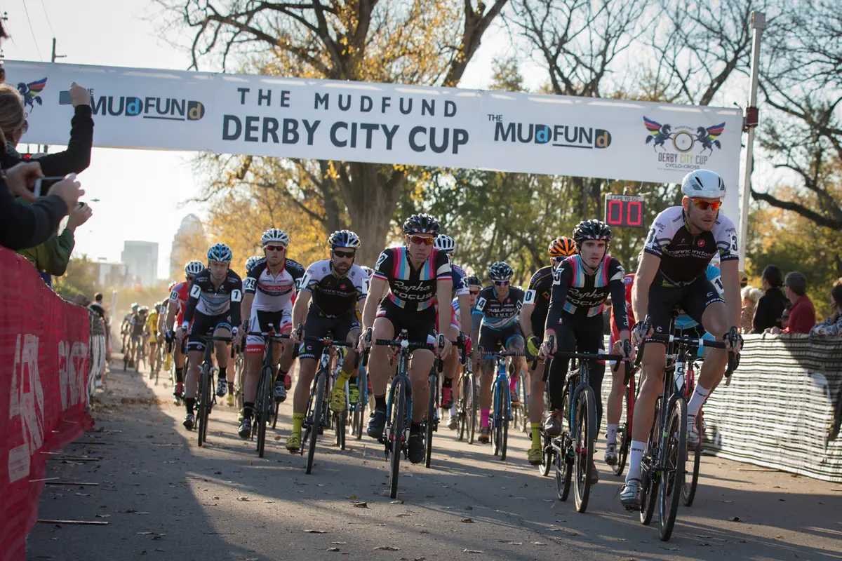 Ryan Trebon leads the Elite Men\'s field onto the dirt in Saturday\'s race. © Wil Matthews