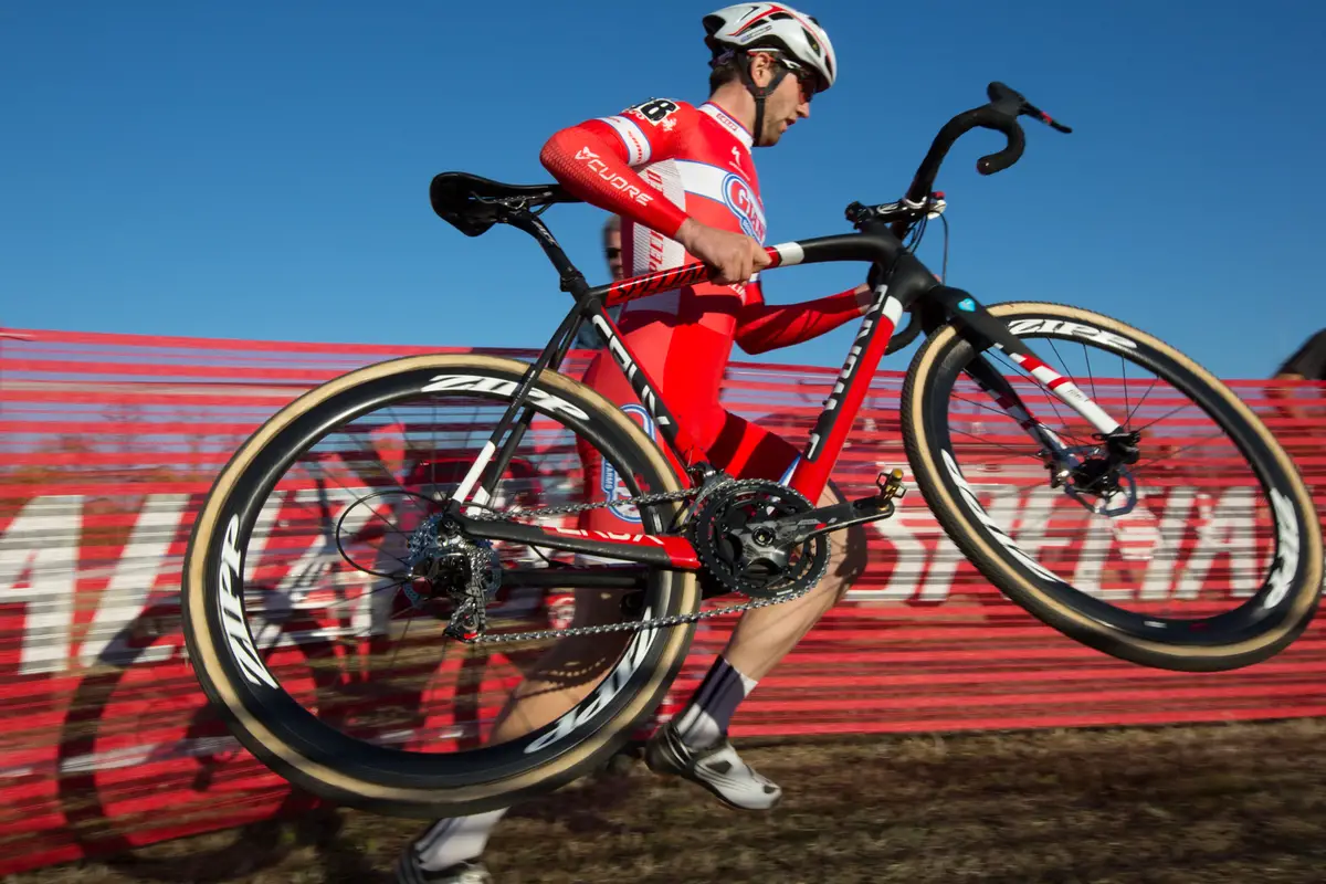 Tobin Ortenblad sets the pace during the first lap of Saturday\'s elite men\'s race. © Wil Matthews