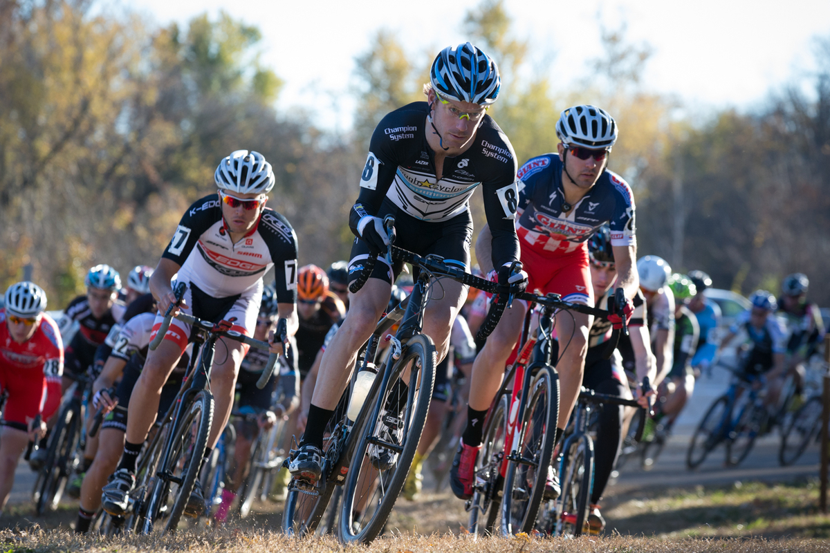 Shawn Milne leads the Elite Men\'s race onto the dirt Sunday. © Wil Matthews