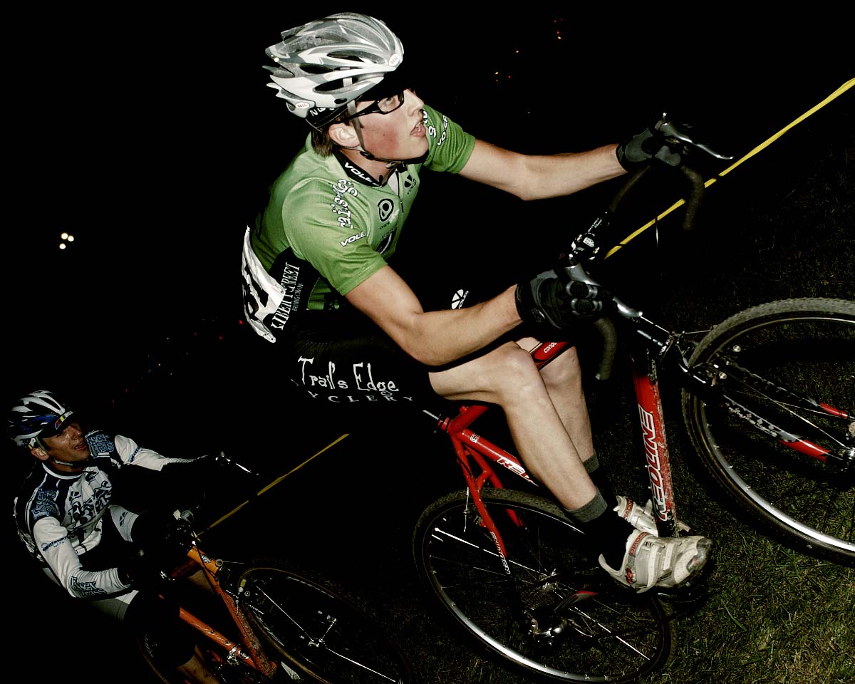 Elite racers Vince Roberge/Trails Edge and Tim Saari/Essex Brass battle for 2nd & 3rd in the Mens Elite Race. ? Andrea Tucker 2009/www.tuckerbikes.com 